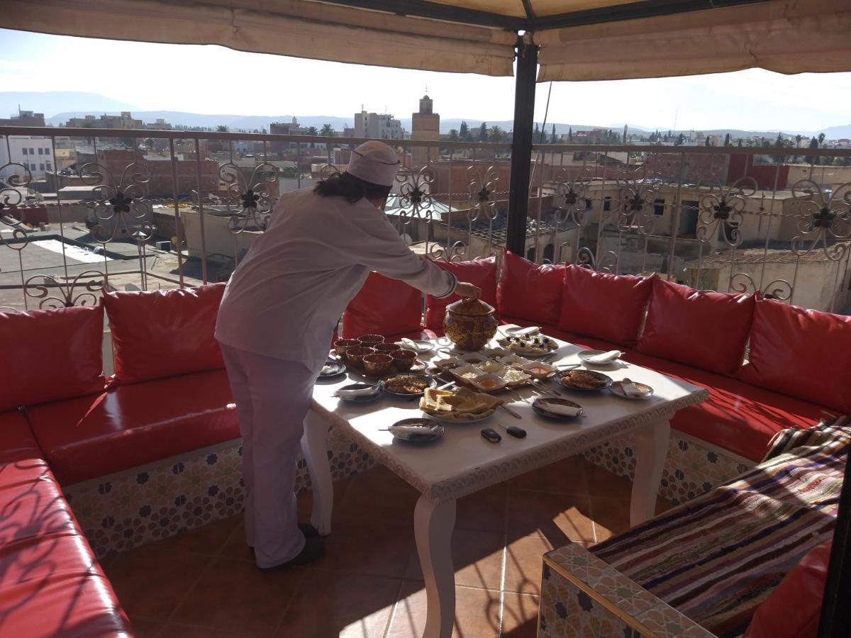 Hotel Lahlou Riad Cafeteria 乌季达 外观 照片
