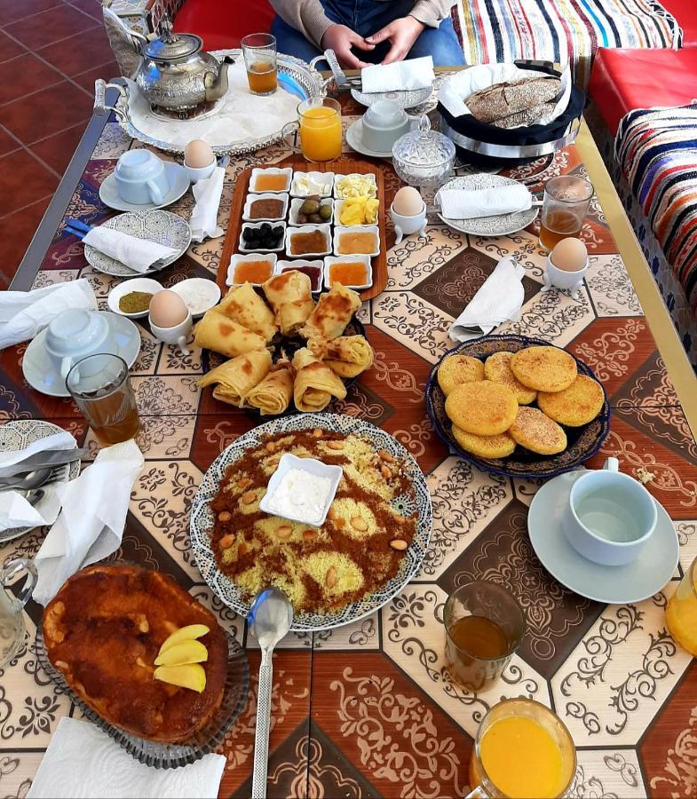 Hotel Lahlou Riad Cafeteria 乌季达 外观 照片